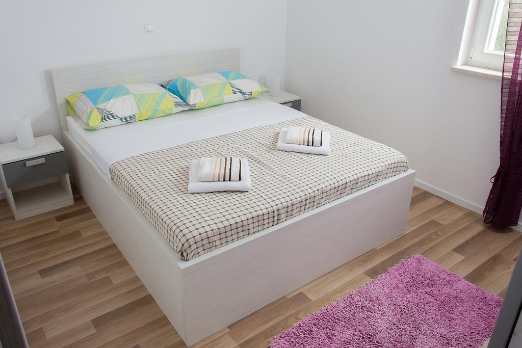 Apartment Gamma With Hydromassage Mini Pool Near Split Zrnovnica Екстер'єр фото