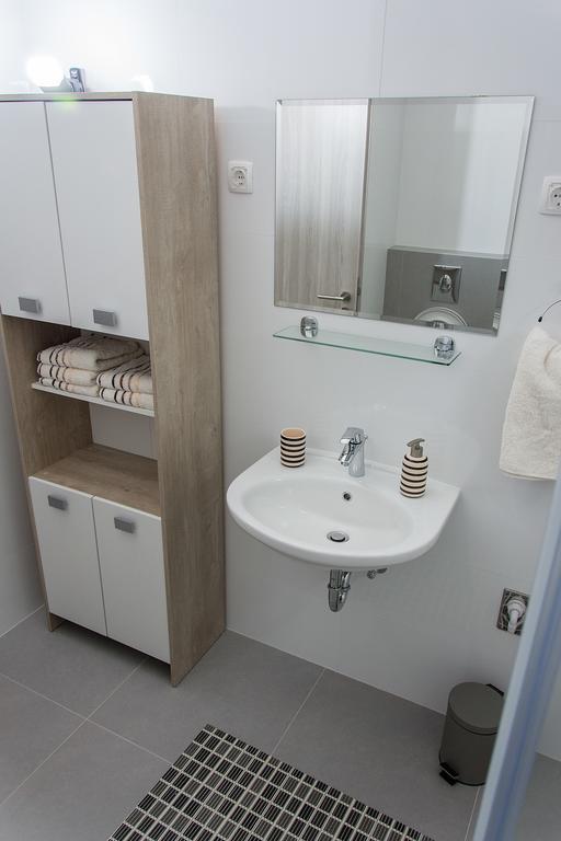Apartment Gamma With Hydromassage Mini Pool Near Split Zrnovnica Екстер'єр фото