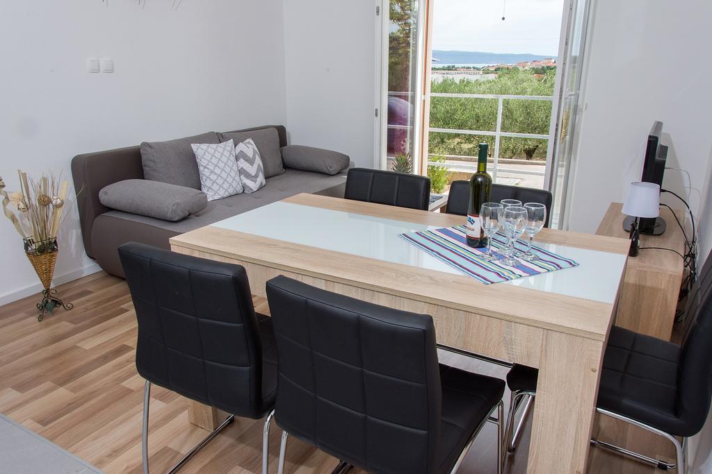 Apartment Gamma With Hydromassage Mini Pool Near Split Zrnovnica Екстер'єр фото