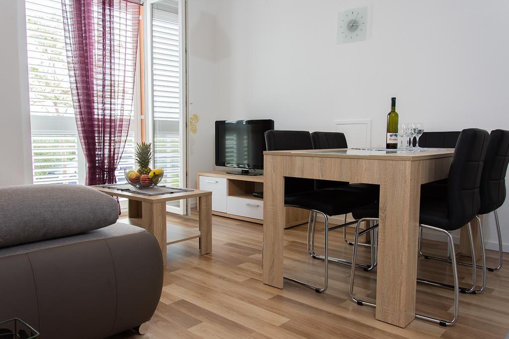 Apartment Gamma With Hydromassage Mini Pool Near Split Zrnovnica Екстер'єр фото