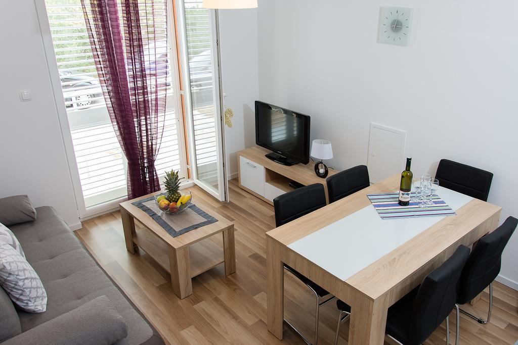 Apartment Gamma With Hydromassage Mini Pool Near Split Zrnovnica Екстер'єр фото