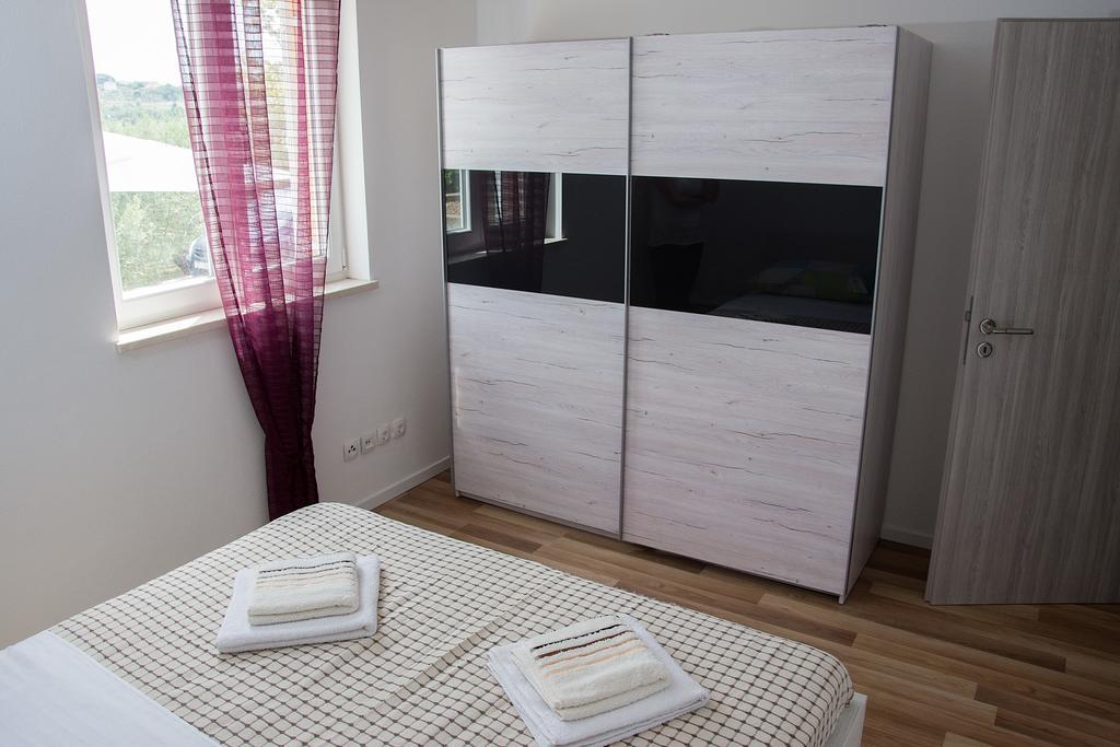 Apartment Gamma With Hydromassage Mini Pool Near Split Zrnovnica Екстер'єр фото