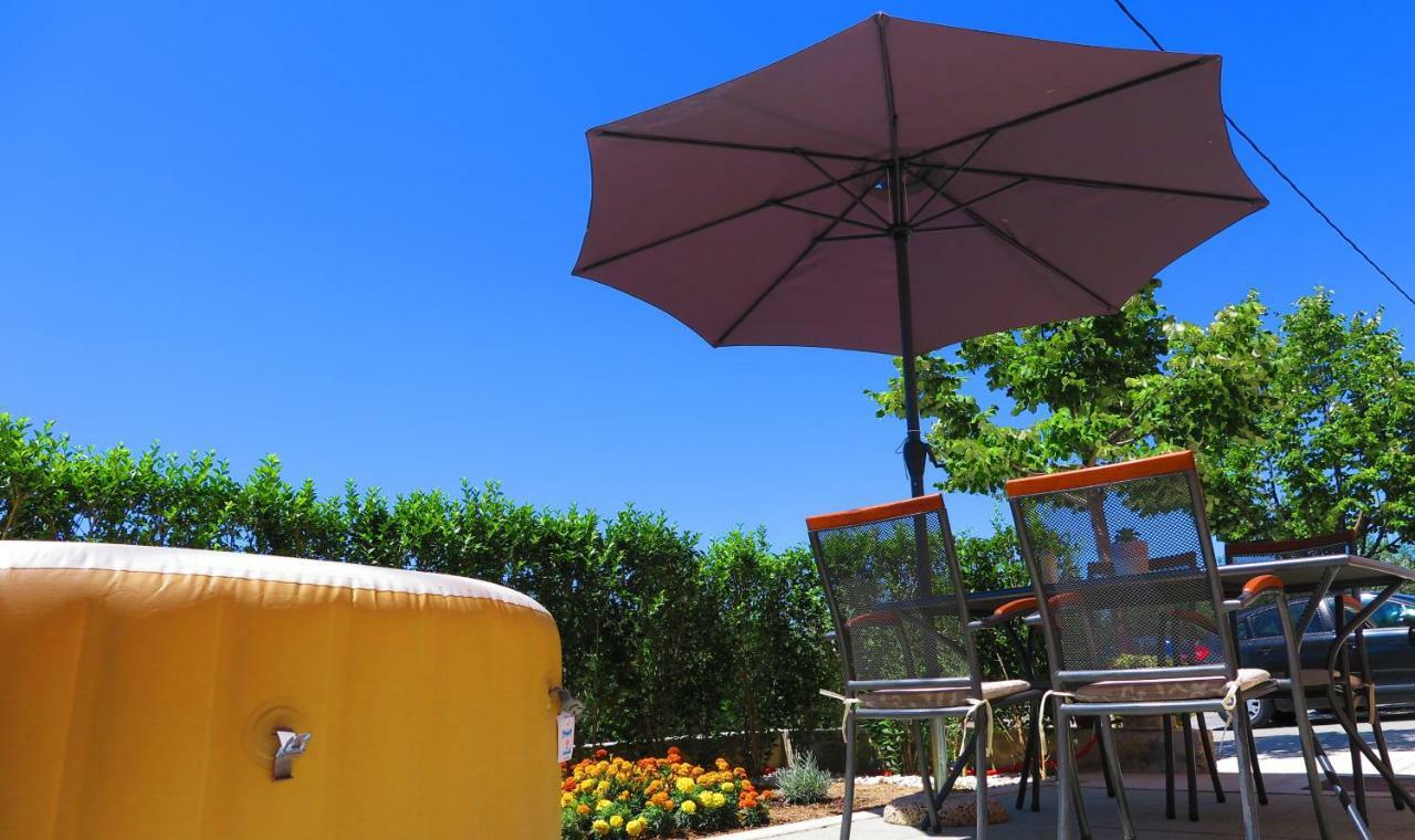 Apartment Gamma With Hydromassage Mini Pool Near Split Zrnovnica Екстер'єр фото