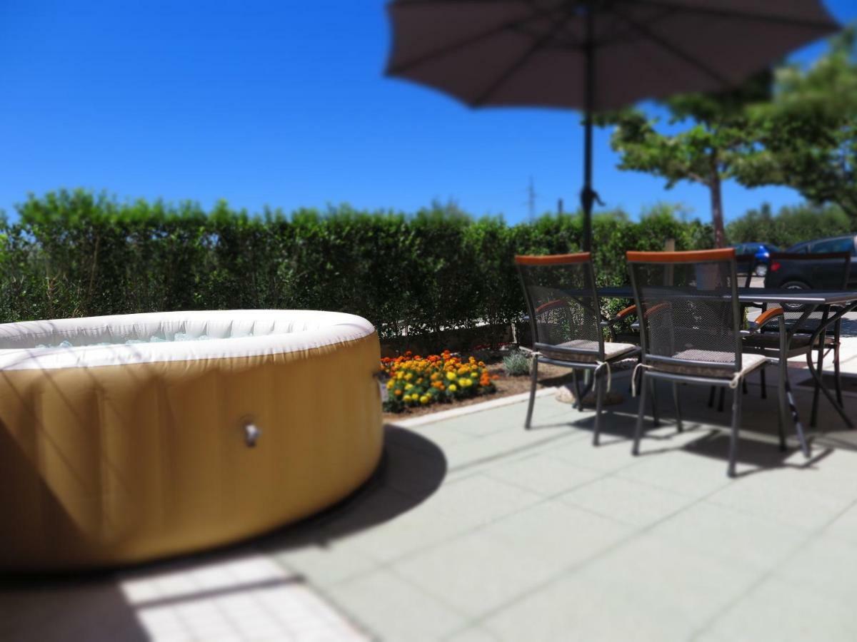 Apartment Gamma With Hydromassage Mini Pool Near Split Zrnovnica Екстер'єр фото