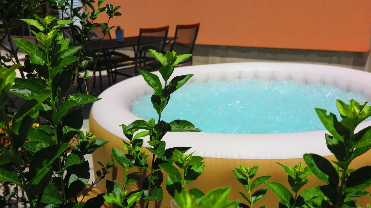 Apartment Gamma With Hydromassage Mini Pool Near Split Zrnovnica Екстер'єр фото