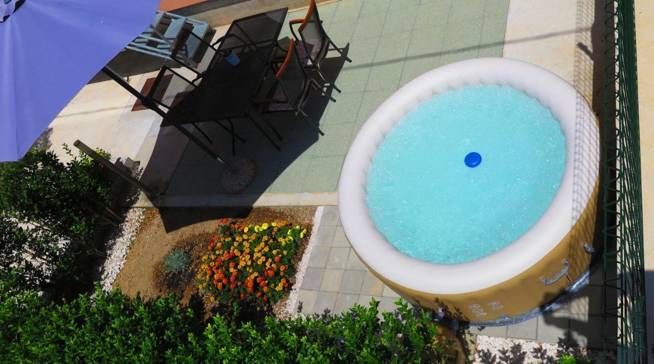 Apartment Gamma With Hydromassage Mini Pool Near Split Zrnovnica Екстер'єр фото